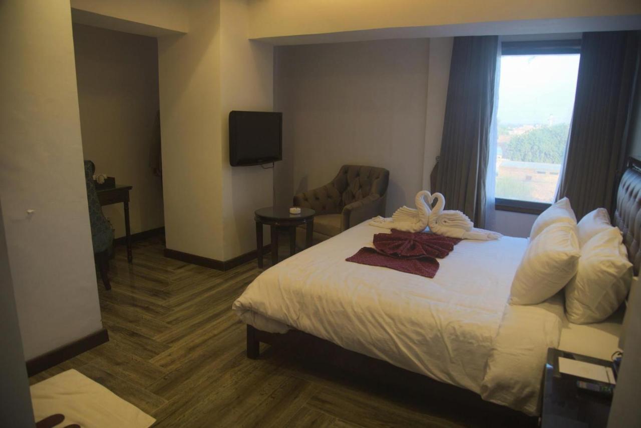 Savoey Hotel Лахор Екстериор снимка