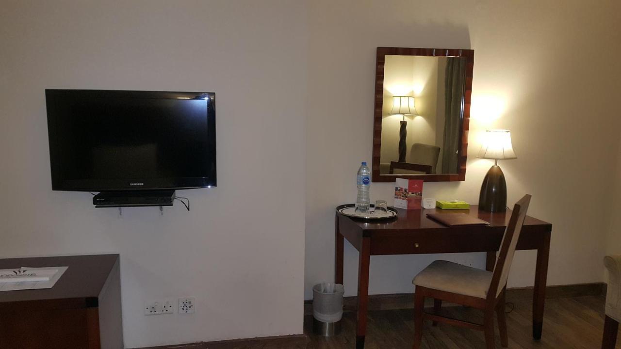 Savoey Hotel Лахор Екстериор снимка