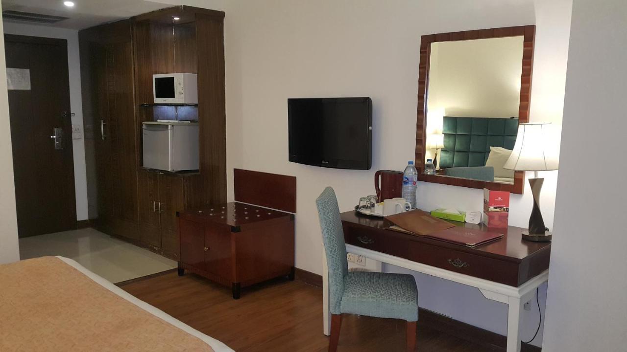 Savoey Hotel Лахор Екстериор снимка